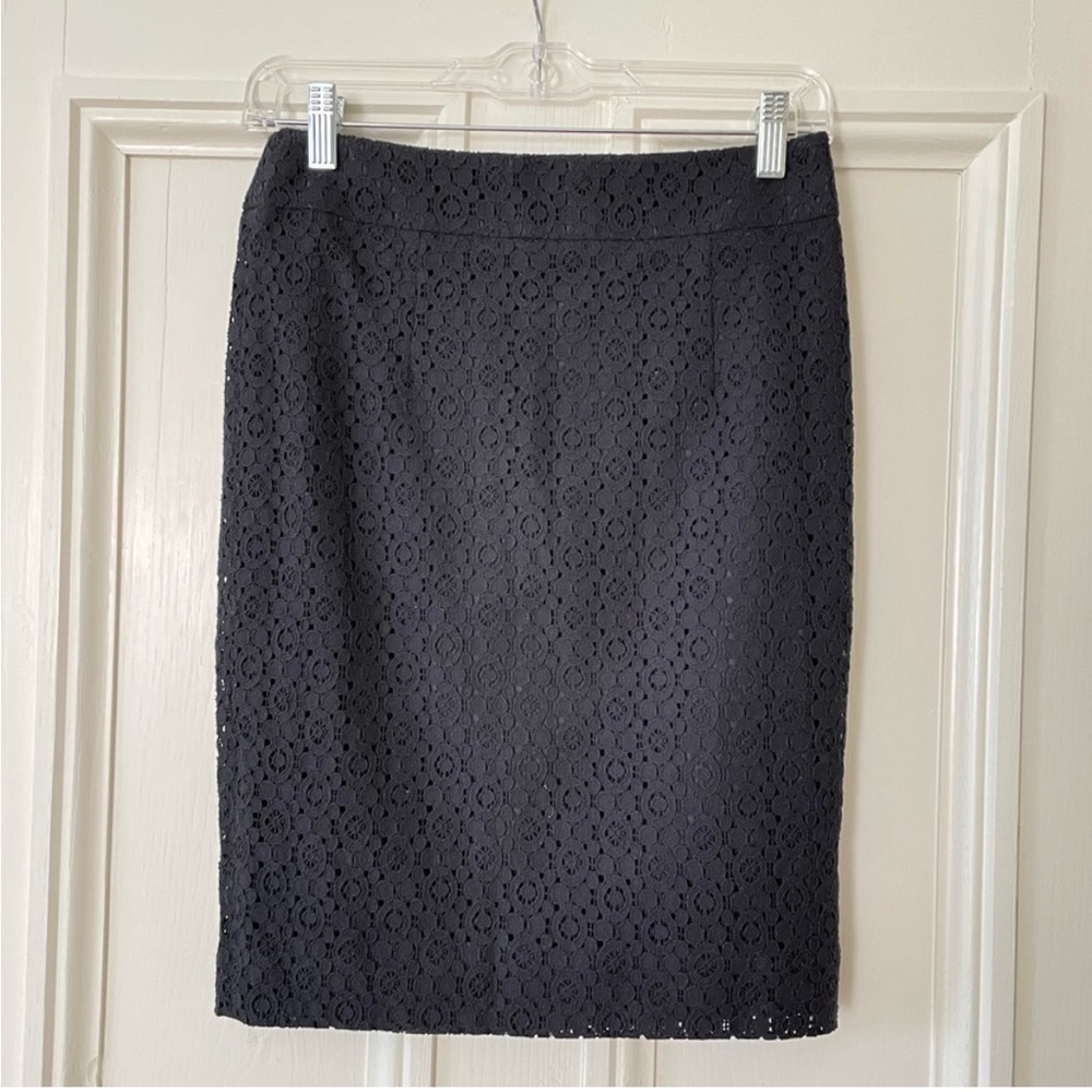 Banana republic black lace skirt size 2P